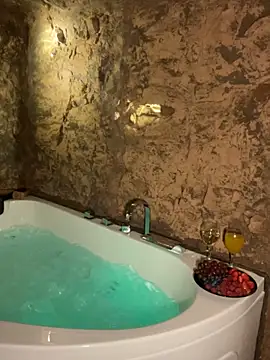 joanaelaa online show from December 16, 5:22 pm