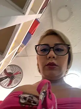 Snapshot of maymercy chatting on May 29, 12:58 pm maymercy online show from May 29, 12:58 pm
