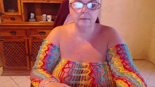 MISS LINDAH online show from June 4, 4:40 am