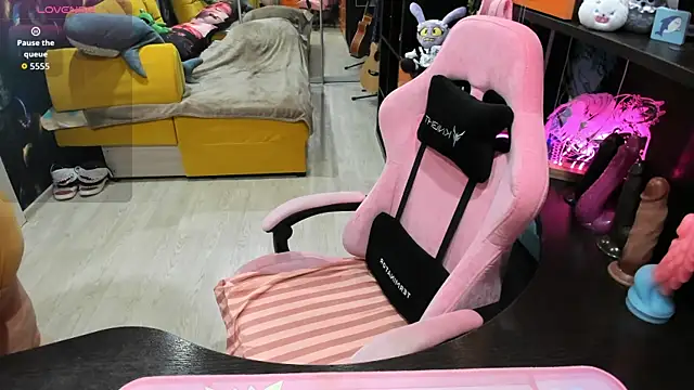 Softie Sofy online show from April 11, 1:10 am