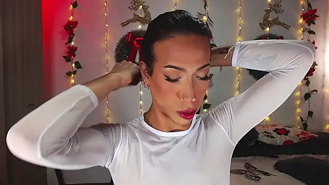 Snapshot of Kenisha_Sweet chatting on December 14, 2:01 am Kenisha Sweet online show from December 14, 2:01 am
