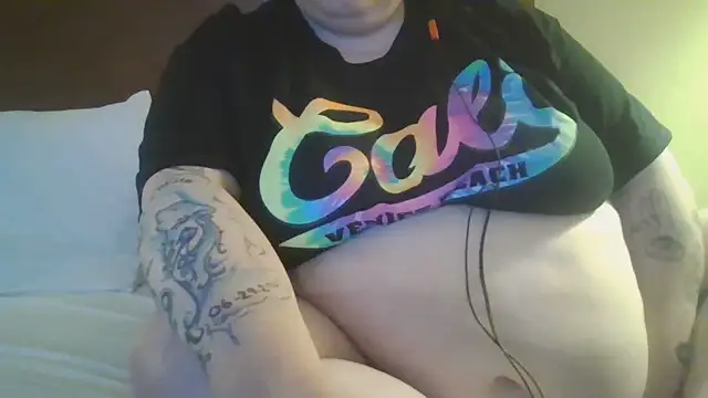 Snapshot of Ladyofmystery chatting on December 28, 9:20 am Ladyofmystery online show from December 28, 9:20 am