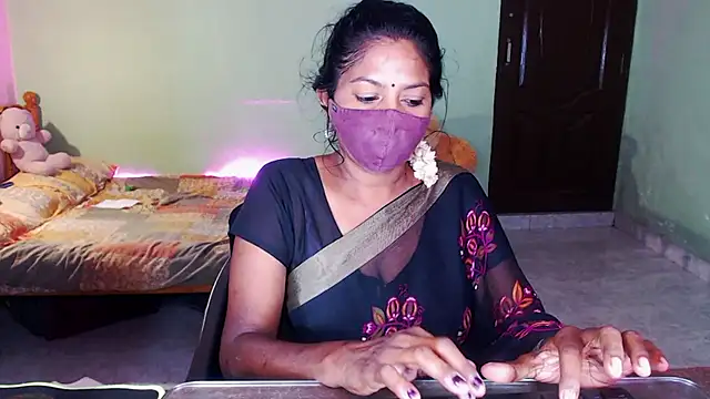 Snapshot of Novapol chatting on May 13, 5:21 pm Novapol online show from May 13, 5:21 pm