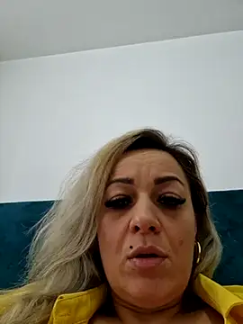 Snapshot of Ruxy42ETT chatting on March 3, 8:05 am Ruxy42ETT online show from March 3, 8:05 am