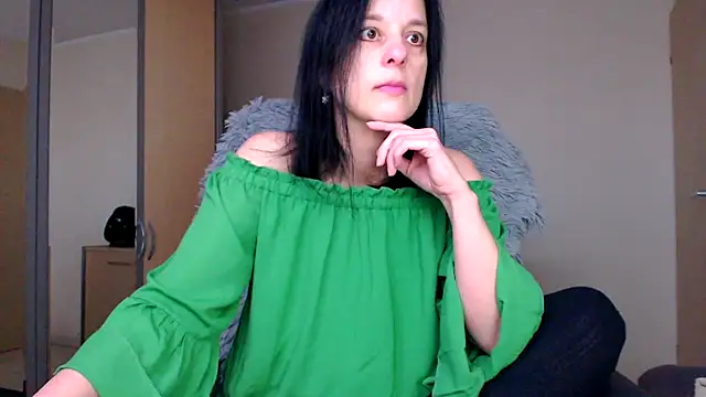 Snapshot of _Sweetlonglips_ chatting on December 4, 9:29 am  Sweetlonglips  online show from December 4, 9:29 am