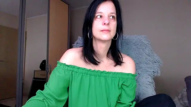 Snapshot of _Sweetlonglips_ chatting on February 6, 9:00 am  Sweetlonglips  online show from February 6, 9:00 am