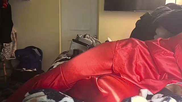 Snapshot of MaddisonX chatting on December 16, 9:03 am MaddisonX online show from December 16, 9:03 am