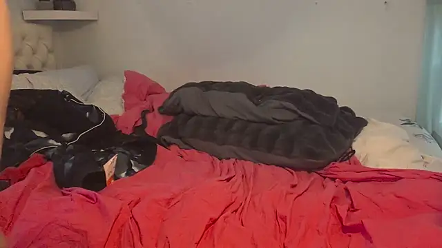 Snapshot of MaddisonX chatting on February 9, 4:44 pm MaddisonX online show from February 9, 4:44 pm