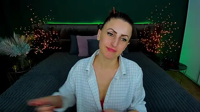 Rebecca Diamond online show from February 12, 4:00 pm