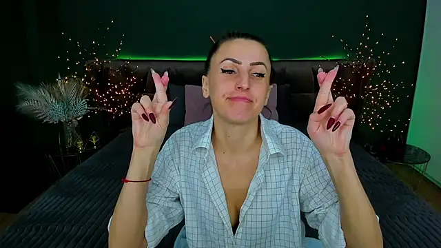 Rebecca Diamond online show from February 18, 6:26 am