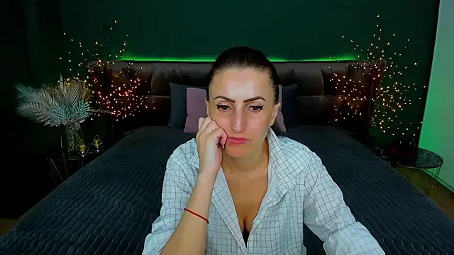 Rebecca Diamond online show from February 18, 3:43 pm