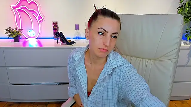 Rebecca Diamond online show from February 23, 6:17 am