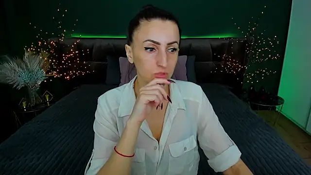 Rebecca Diamond online show from March 6, 6:41 am