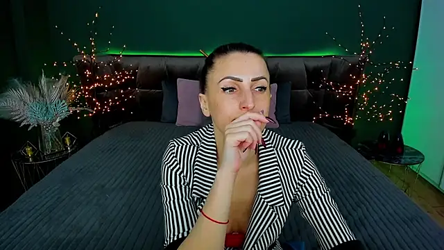 Rebecca Diamond online show from March 16, 9:27 am