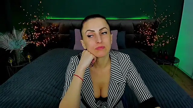 Rebecca Diamond online show from March 18, 3:53 pm