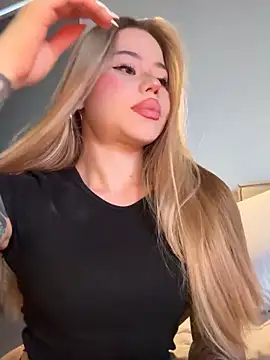 curchez  online show from March 26, 9:20 pm