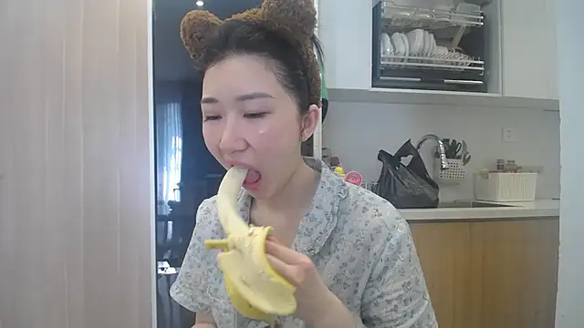 Snapshot of Asiagirll chatting on June 4, 1:33 am Asiagirll online show from June 4, 1:33 am