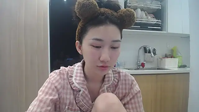 Snapshot of Asiagirll chatting on June 9, 2:06 pm Asiagirll online show from June 9, 2:06 pm