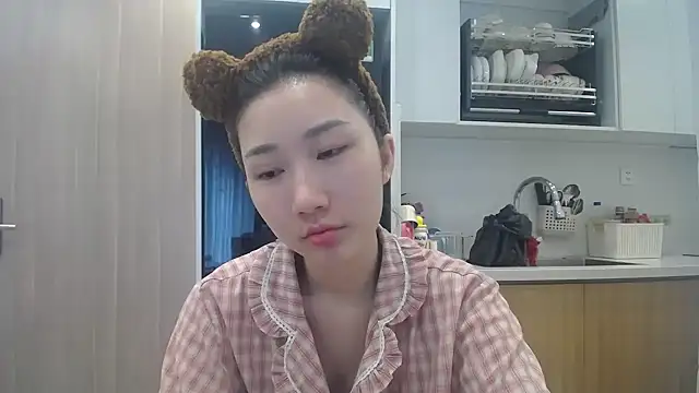 Snapshot of Asiagirll chatting on June 16, 2:58 am Asiagirll online show from June 16, 2:58 am