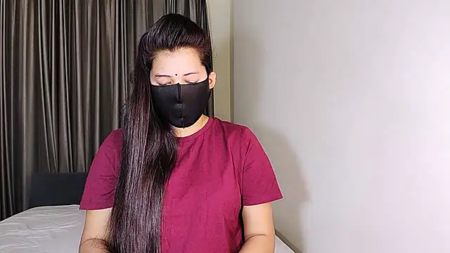 YourLovelyQueen online show from December 3, 1:19 am