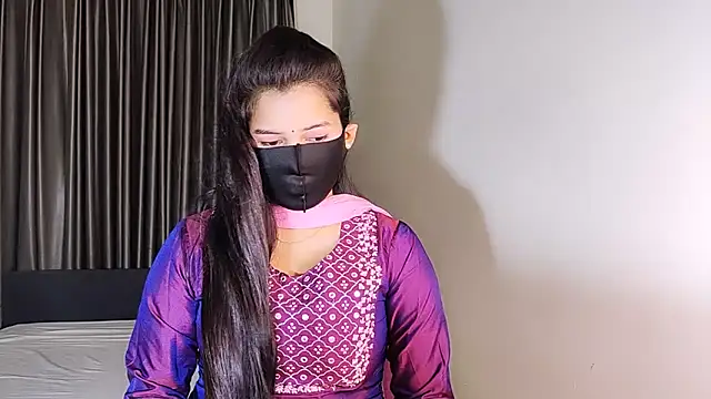 YourLovelyQueen online show from March 6, 3:46 am