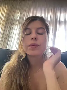 Snapshot of larrysalopes chatting on April 2, 7:33 pm larrysalopes online show from April 2, 7:33 pm