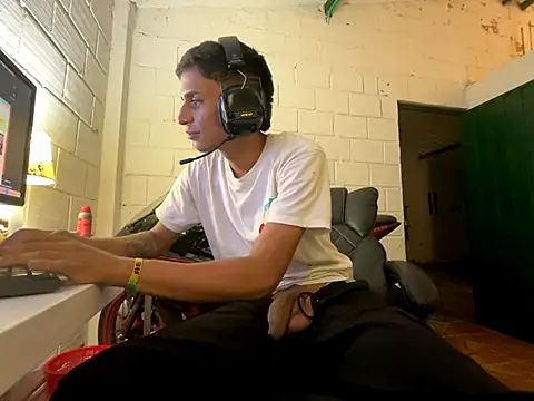 Max TheHorseDick online show from November 11, 3:06 am