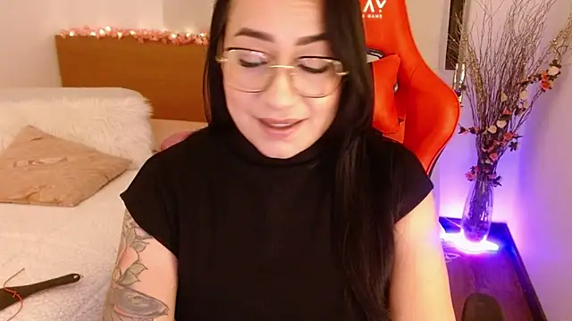 lucy luu  online show from December 11, 10:27 pm