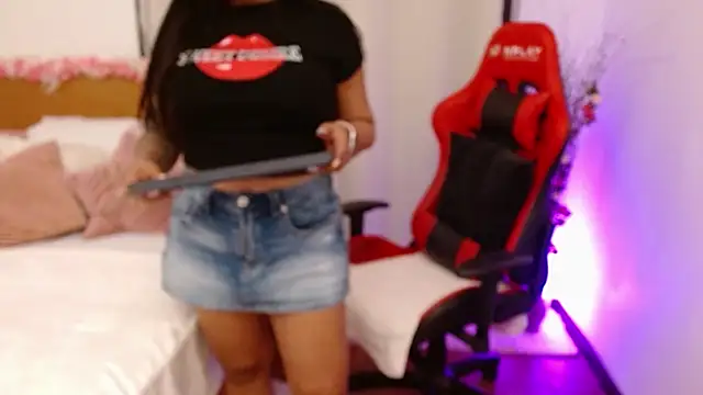 lucy luu  online show from May 17, 9:44 pm