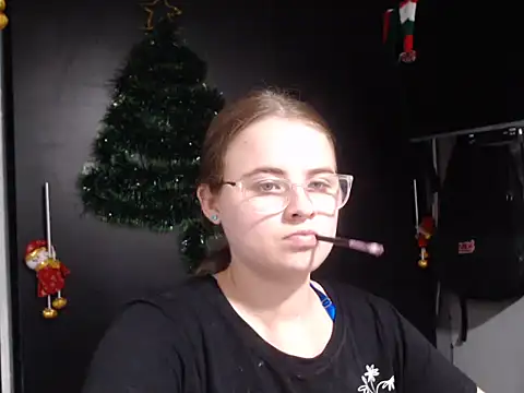 Snapshot of HellenMiyer1111 chatting on December 23, 11:17 pm HellenMiyer1111 online show from December 23, 11:17 pm