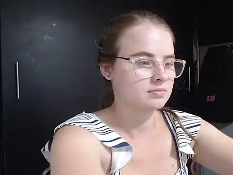 Snapshot of HellenMiyer1111 chatting on January 3, 8:22 pm HellenMiyer1111 online show from January 3, 8:22 pm