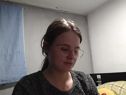 Snapshot of HellenMiyer1111 chatting on February 10, 11:34 pm HellenMiyer1111 online show from February 10, 11:34 pm