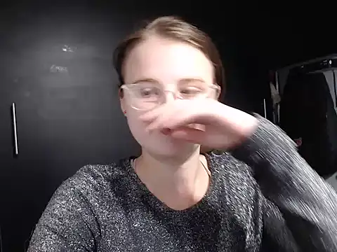 Snapshot of HellenMiyer1111 chatting on February 14, 1:45 am HellenMiyer1111 online show from February 14, 1:45 am