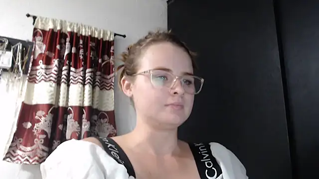Snapshot of HellenMiyer1111 chatting on September 12, 7:36 pm HellenMiyer1111 online show from September 12, 7:36 pm