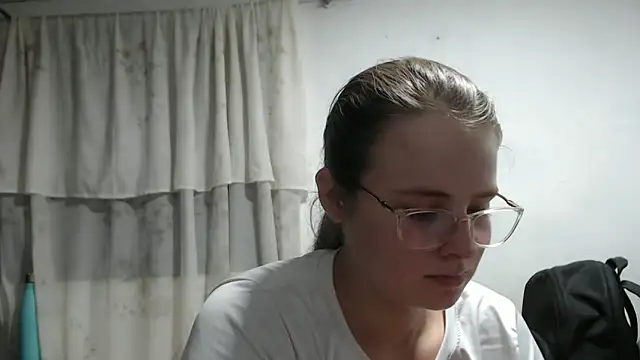 Snapshot of HellenMiyer1111 chatting on September 21, 3:46 pm HellenMiyer1111 online show from September 21, 3:46 pm