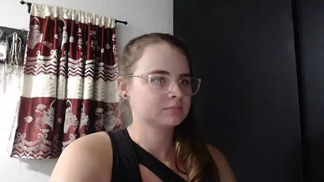 Snapshot of HellenMiyer1111 chatting on September 22, 7:27 pm HellenMiyer1111 online show from September 22, 7:27 pm