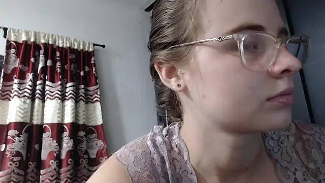 Snapshot of HellenMiyer1111 chatting on October 2, 5:53 pm HellenMiyer1111 online show from October 2, 5:53 pm