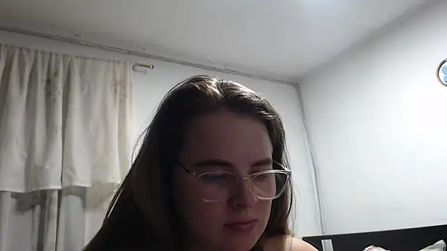 Snapshot of HellenMiyer1111 chatting on October 16, 5:03 pm HellenMiyer1111 online show from October 16, 5:03 pm