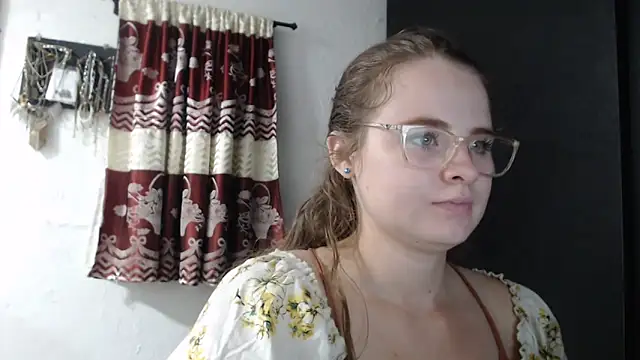 Snapshot of HellenMiyer1111 chatting on October 17, 5:26 pm HellenMiyer1111 online show from October 17, 5:26 pm