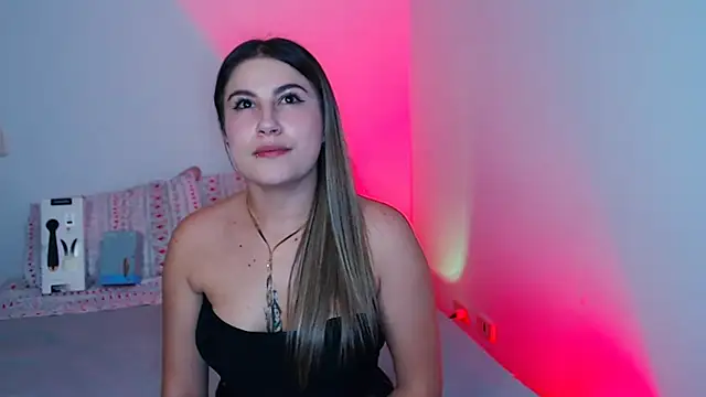 Snapshot of amelie_collins chatting on February 8, 3:30 am amelie collins online show from February 8, 3:30 am