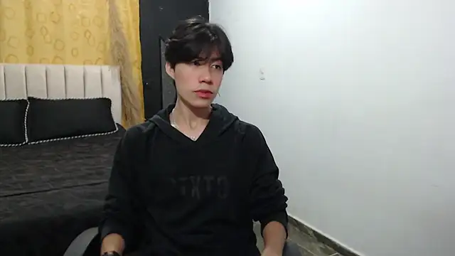 Snapshot of Elio-cam chatting on December 12, 8:14 am Elio-cam online show from December 12, 8:14 am