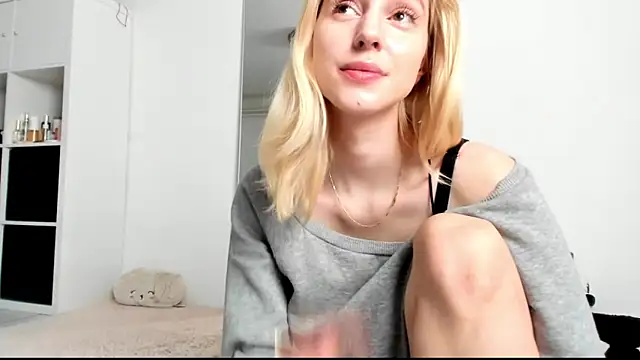 KenzieDawton online show from December 21, 4:41 am