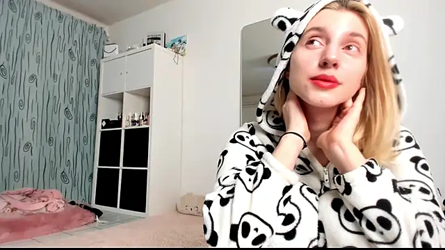 KenzieDawton online show from January 19, 5:15 am