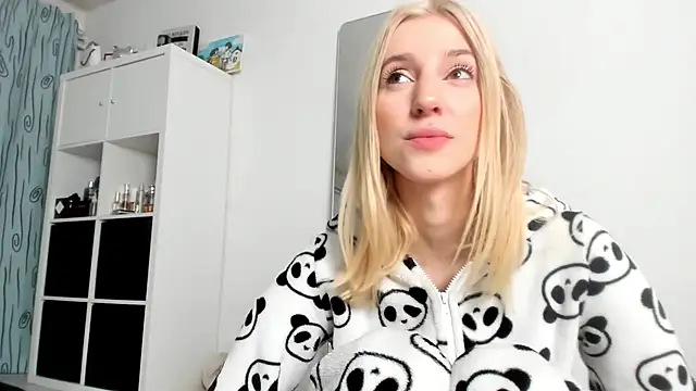 KenzieDawton online show from October 25, 3:36 am