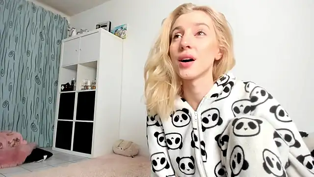 KenzieDawton online show from November 2, 4:37 am