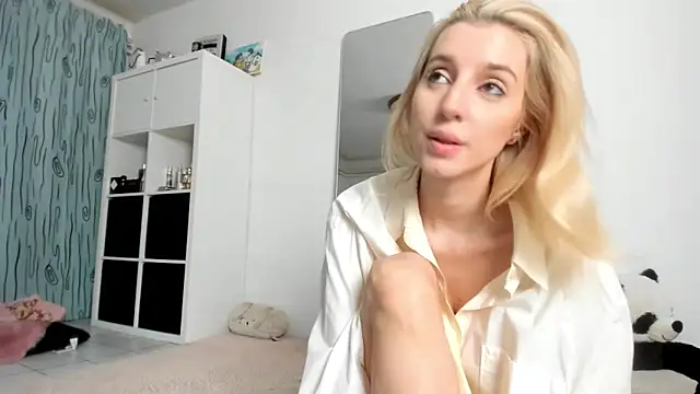 KenzieDawton online show from November 14, 4:38 pm