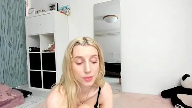 Snapshot of KenzieDawton chatting on July 2, 12:22 pm KenzieDawton online show from July 2, 12:22 pm