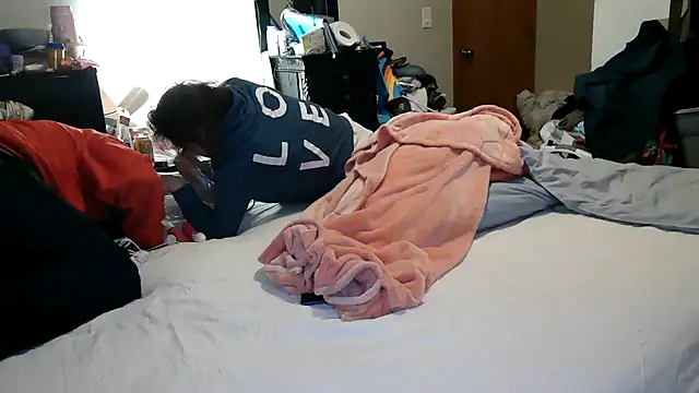 Snapshot of Deepsounding8585 chatting on March 3, 8:16 am Deepsounding8585 online show from March 3, 8:16 am