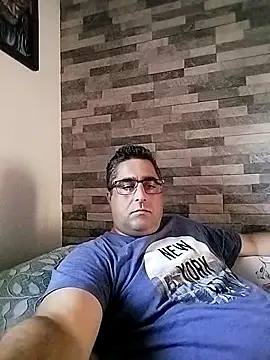 ADRIAN ADI40 online show from May 5, 6:32 am