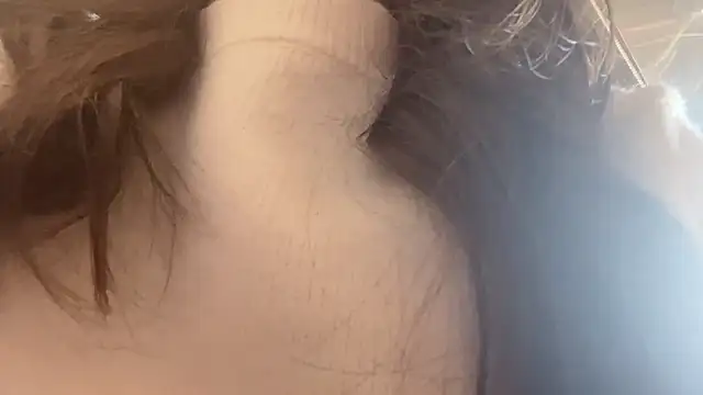 Snapshot of Tw_Zoella chatting on February 11, 5:26 am Tw Zoella online show from February 11, 5:26 am